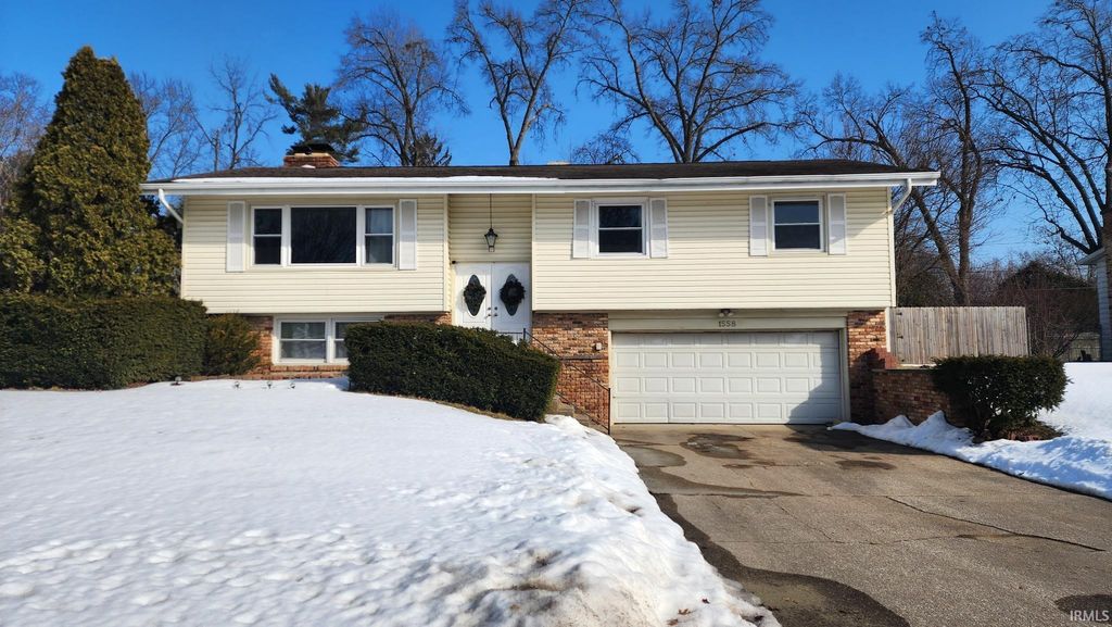 Photo of 1558 N Bay Drive, Elkhart, IN 46514 (MLS # 202604597)