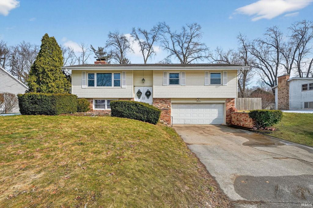 Photo of 1558 N Bay Drive, Elkhart, IN 46514 (MLS # 202604597)