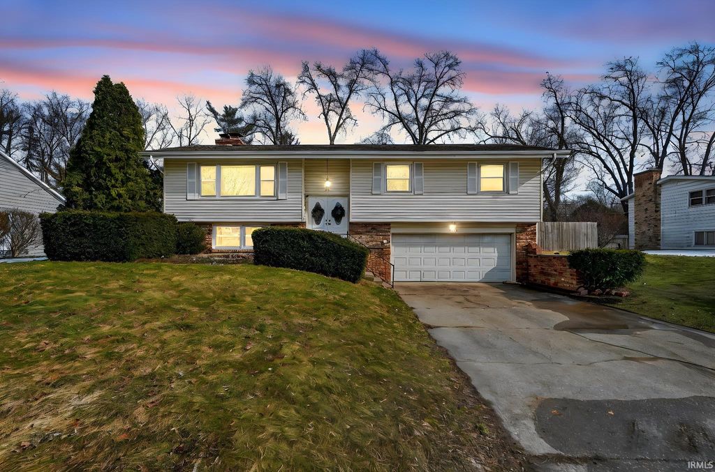 Photo of 1558 N Bay Drive, Elkhart, IN 46514 (MLS # 202604597)