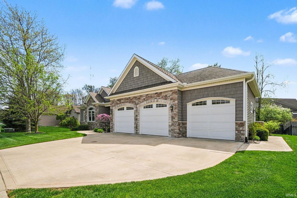 Photo of 1810 Alfton Court, South Bend, IN 46614 (MLS # 202616286)
