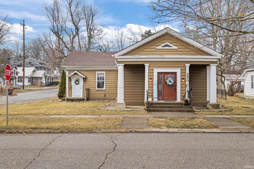 Photo of 290 W Maple Street, Wabash, IN 46992 (MLS # 202607558)