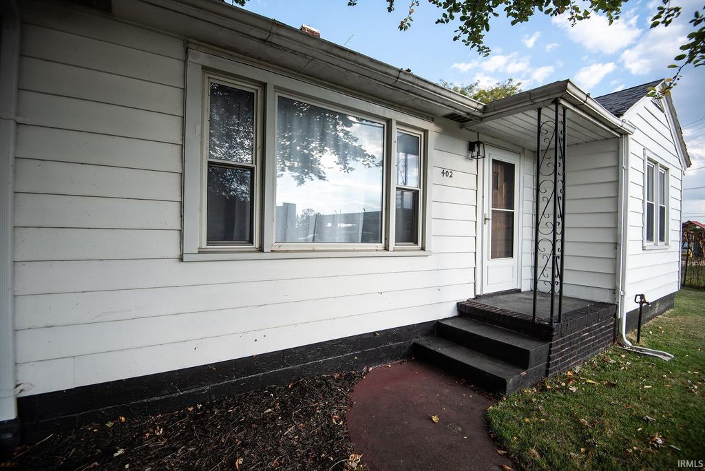 Photo of 402 N 15th Street, Vincennes, IN 47591 (MLS # 202542599)