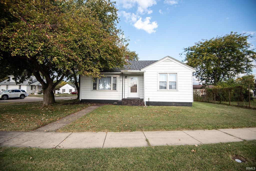 Photo of 402 N 15th Street, Vincennes, IN 47591 (MLS # 202542599)