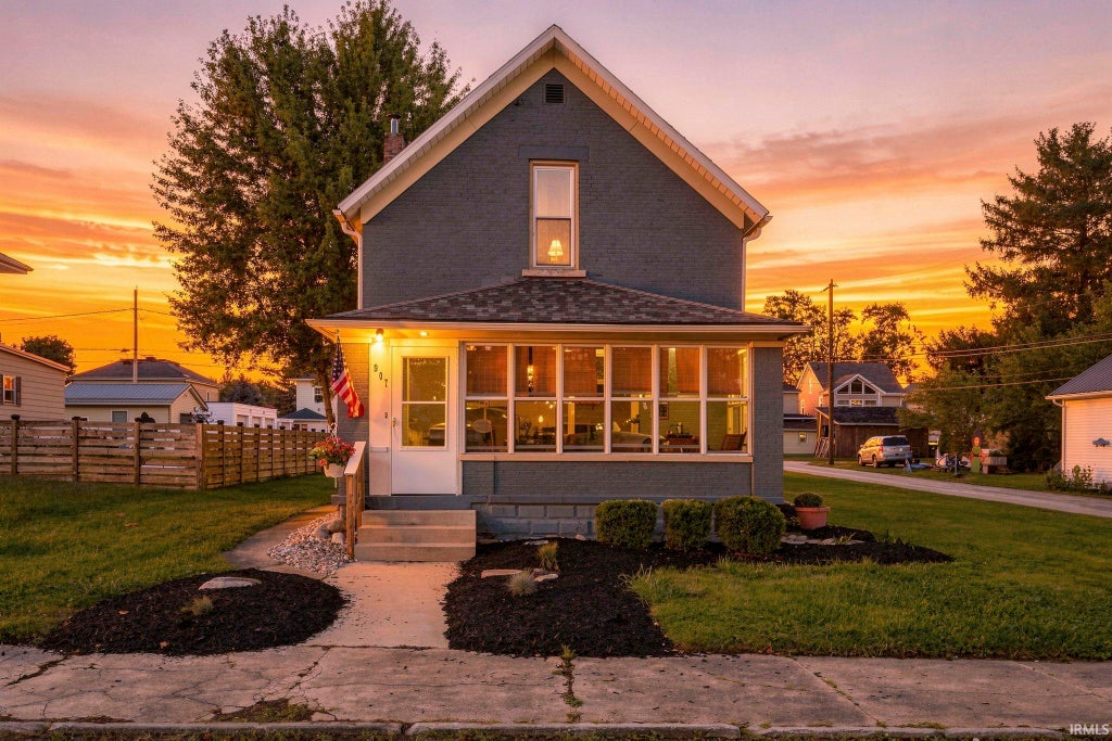 Photo of 907 Poplar Street, Huntington, IN 46750 (MLS # 202639140)