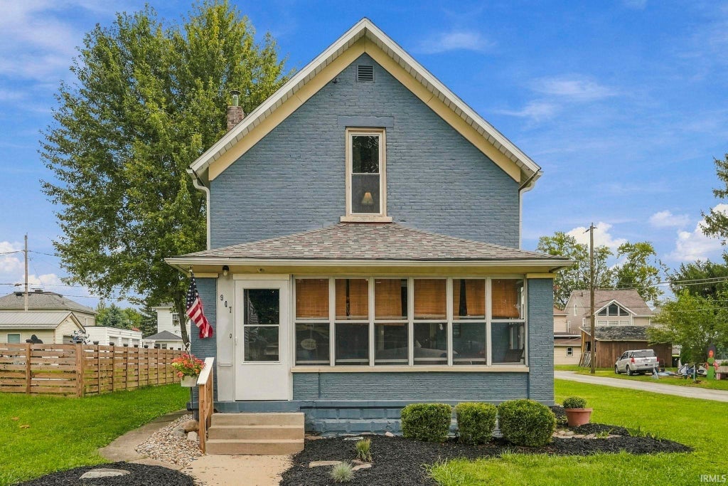 Photo of 907 Poplar Street, Huntington, IN 46750 (MLS # 202639140)