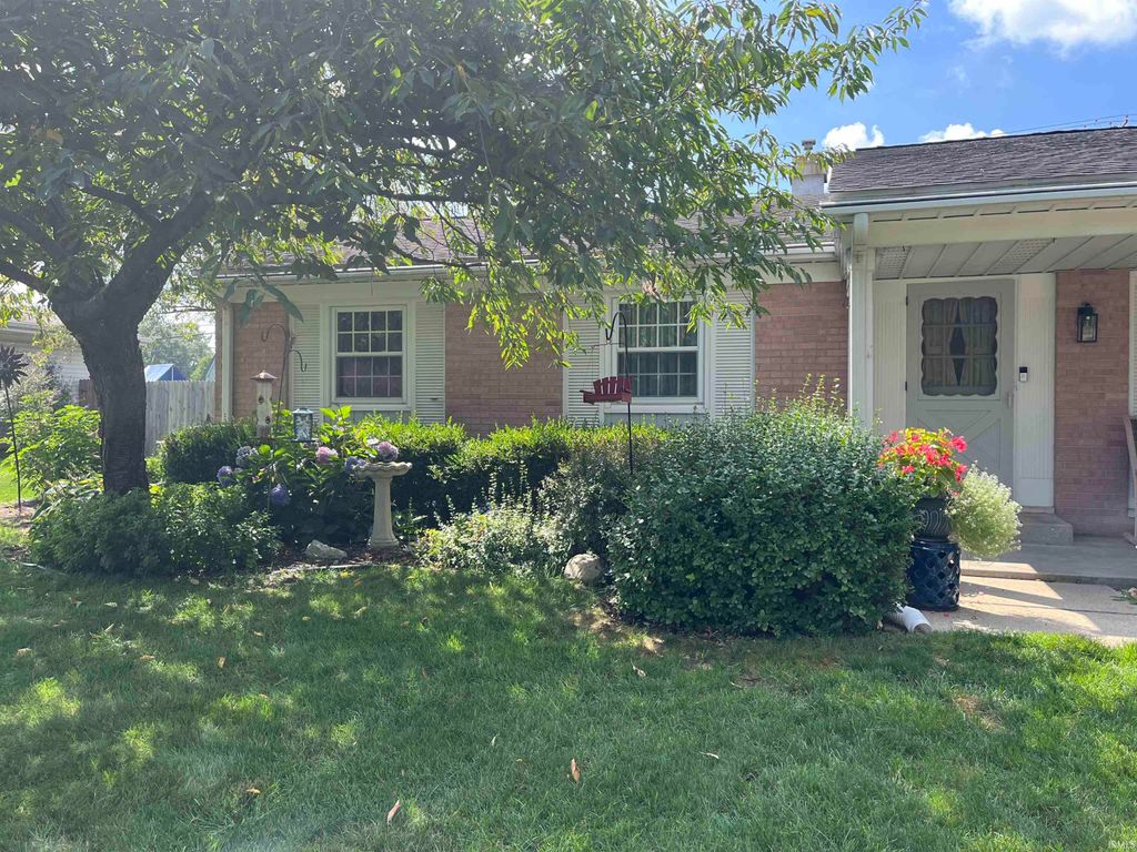 Photo of 1505 N Bay Drive, Elkhart, IN 46514 (MLS # 202544406)