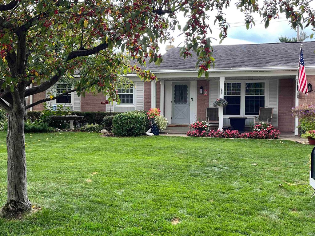 Photo of 1505 N Bay Drive, Elkhart, IN 46514 (MLS # 202544406)