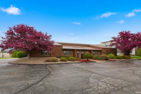 Tiny photo for 3201 E Center Street, Warsaw, IN 46582 (MLS # 202616759)