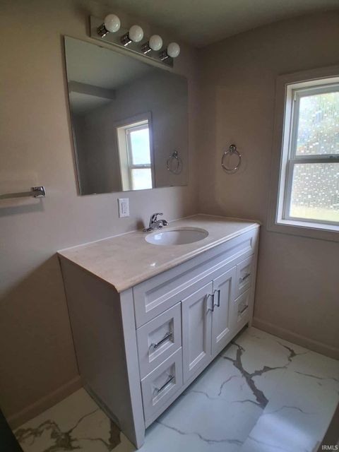 Tiny photo for 818 East Buckley Street, Kokomo, IN 46901 (MLS # 202543088)