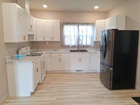 Tiny photo for 818 East Buckley Street, Kokomo, IN 46901 (MLS # 202543088)