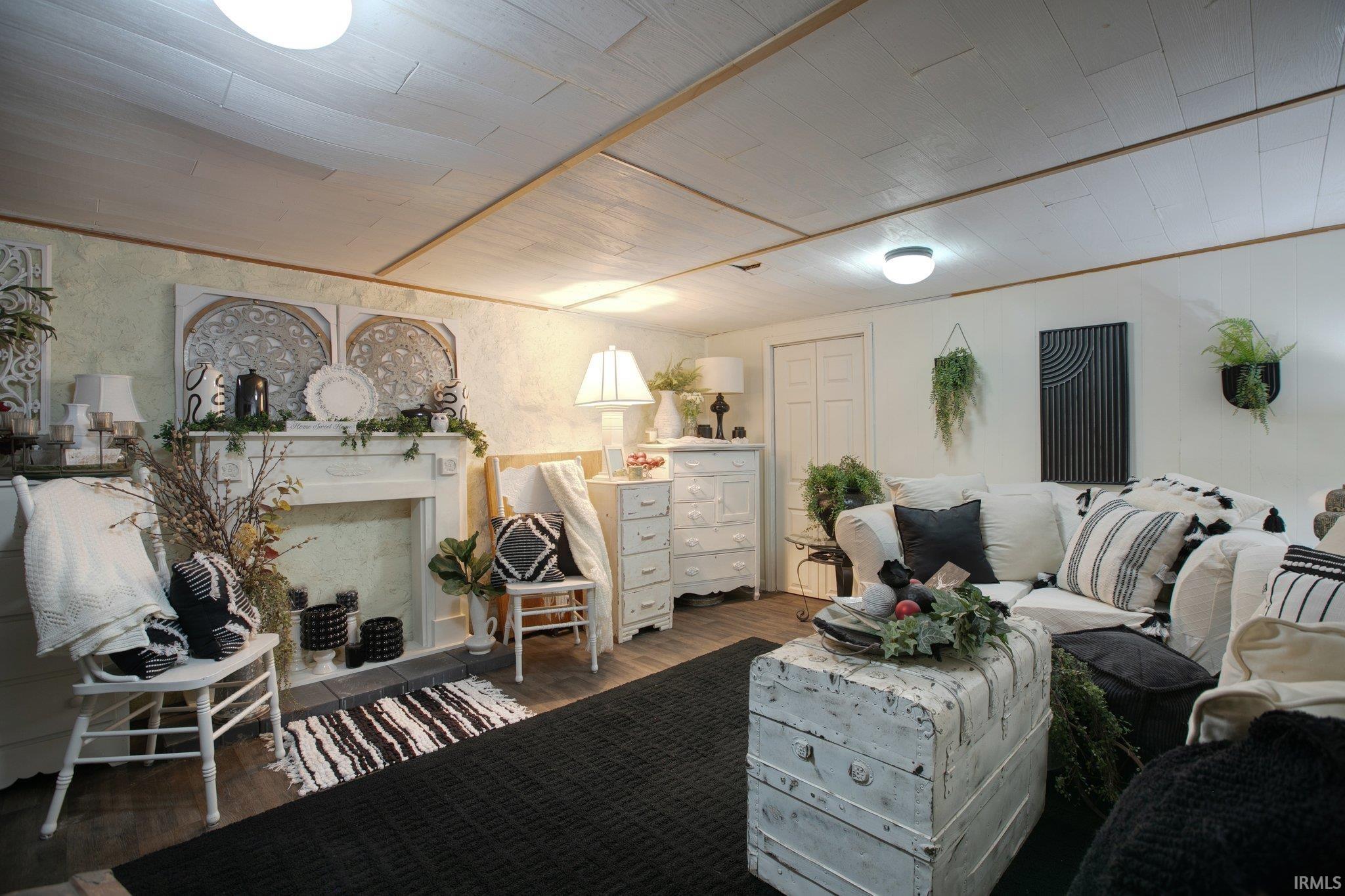 Bristol, Indiana 46507, United States, 3 Bedrooms Bedrooms, ,2 BathroomsBathrooms,Residential,Pending,47503