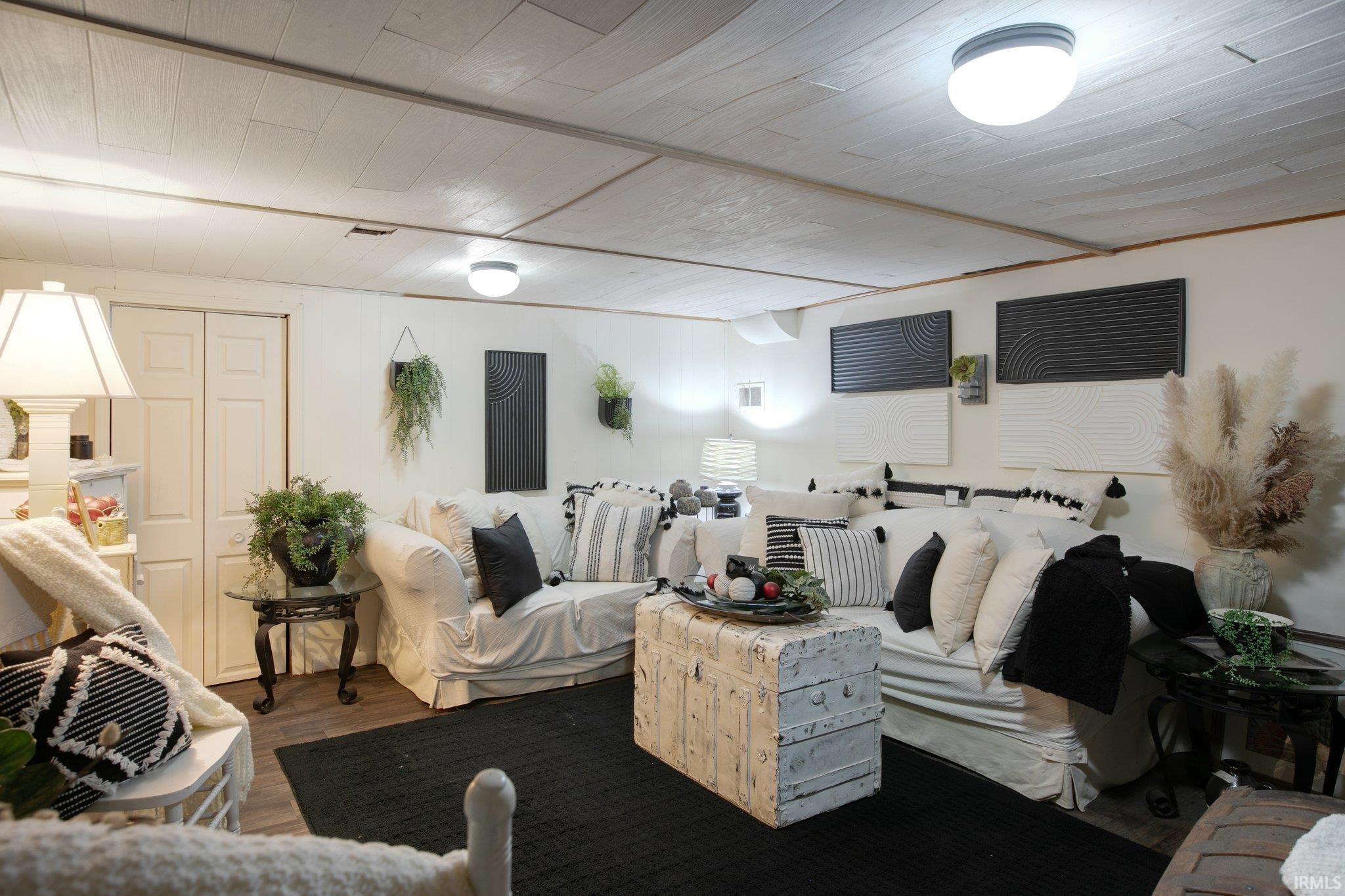 Bristol, Indiana 46507, United States, 3 Bedrooms Bedrooms, ,2 BathroomsBathrooms,Residential,Pending,47503