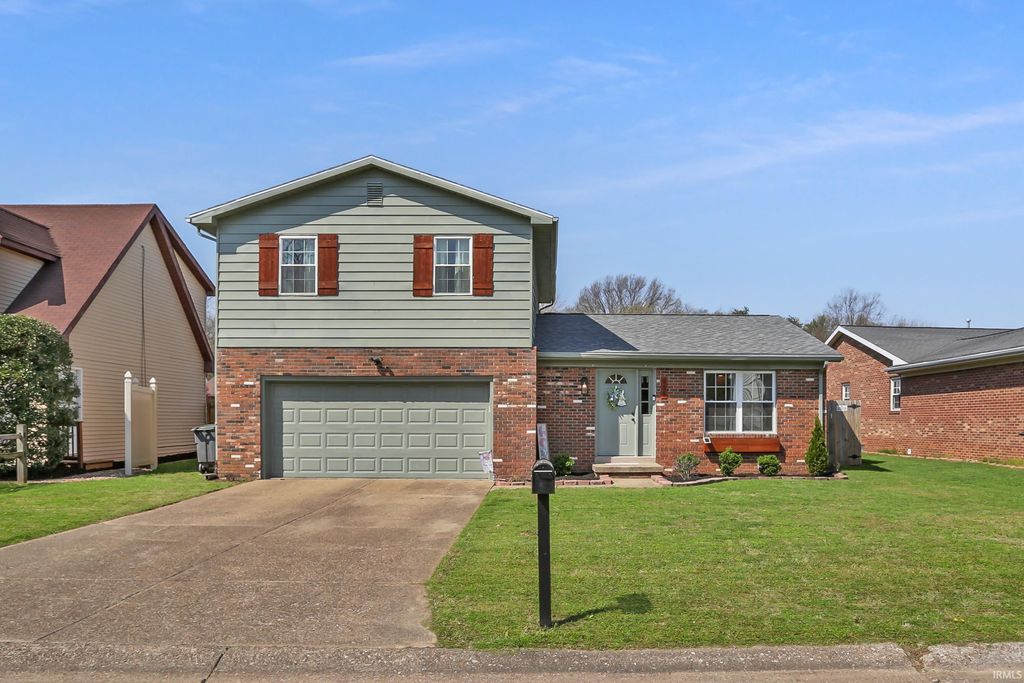 Photo of 655 Bonnie View Drive, Evansville, IN 47715 (MLS # 202610694)