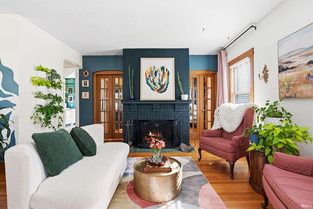 Photo of 709 W Oakdale Drive, Fort Wayne, IN 46807 (MLS # 202608349)