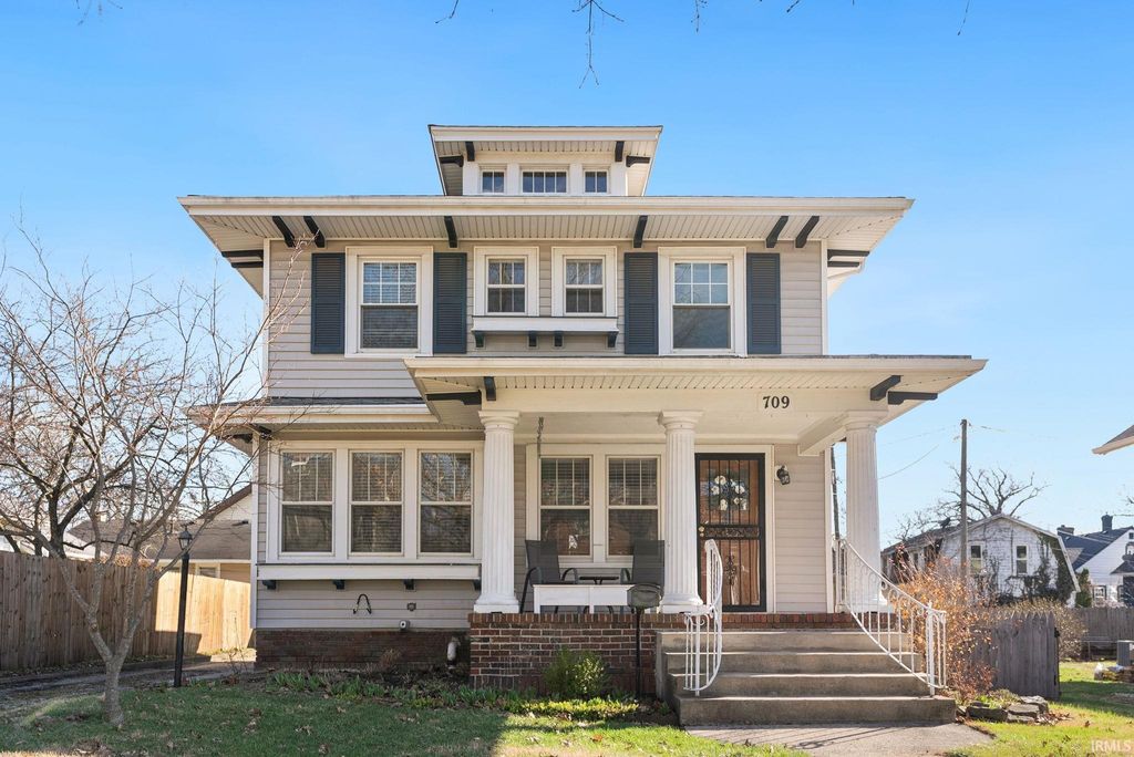 Photo of 709 W Oakdale Drive, Fort Wayne, IN 46807 (MLS # 202608349)