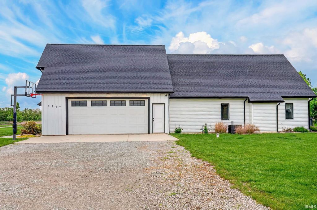 Photo of 4107 SE State Road 116, Bluffton, IN 46714 (MLS # 202619549)