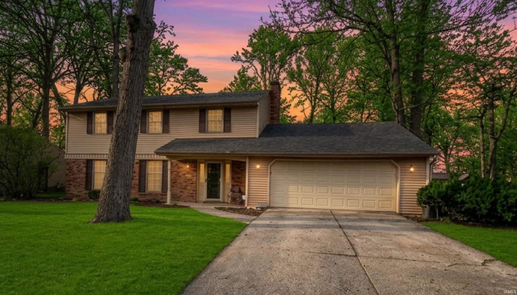 Photo of 6427 Monarch Drive, Fort Wayne, IN 46815 (MLS # 202612562)