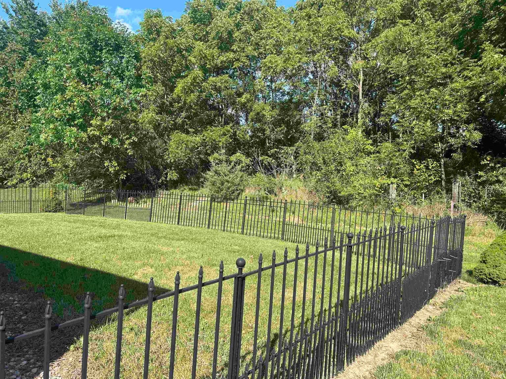 Photo of 1902 Clifty Parkway Parkway, Fort Wayne, IN 46808 (MLS # 202636920)