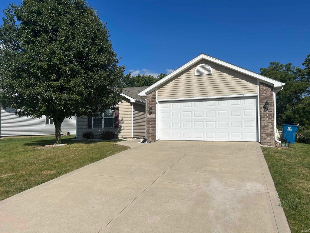 Photo of 1902 Clifty Parkway Parkway, Fort Wayne, IN 46808 (MLS # 202636920)