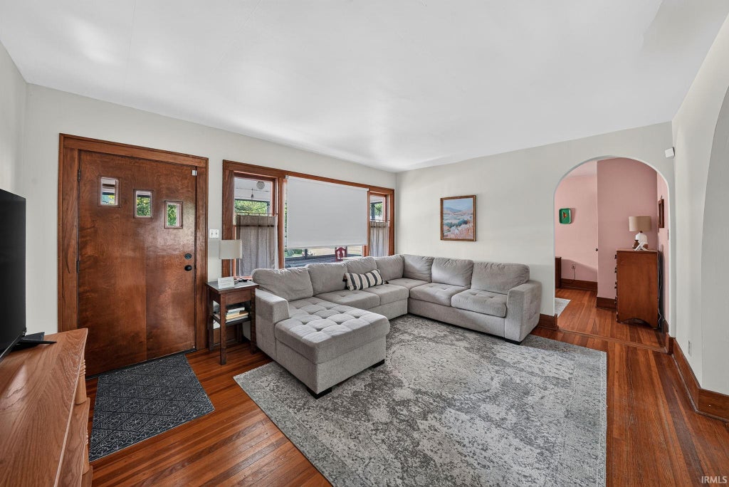 Photo of 54571 Maple Lane Avenue, South Bend, IN 46635 (MLS # 202638323)