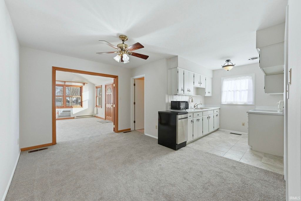 Photo of 6129 Lunada Drive, Fort Wayne, IN 46816 (MLS # 202548121)