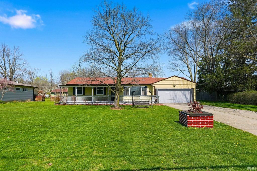 Photo of 3007 E Tillman Road, Fort Wayne, IN 46816 (MLS # 202617487)