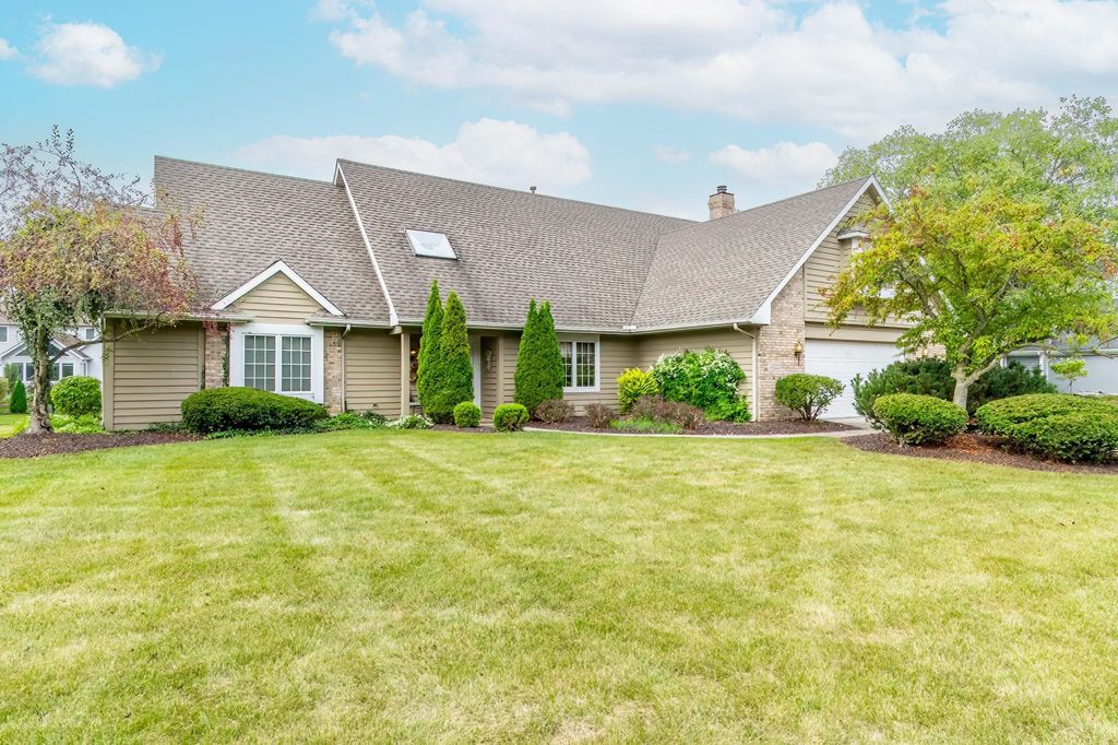 Photo of 4522 Wyndemere Lane, Fort Wayne, IN 46835 (MLS # 202544393)