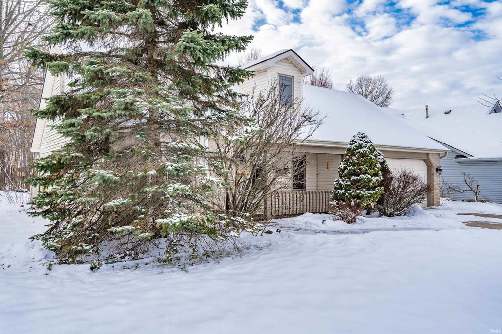 Photo of 1007 Woodland Springs Place, Fort Wayne, IN 46825 (MLS # 202600676)