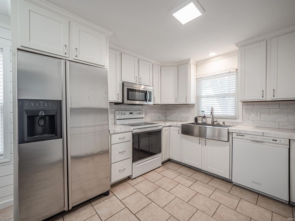 Photo of 1520 S Saint James Boulevard, Evansville, IN 47714 (MLS # 202539662)