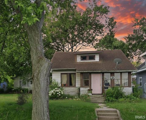 Photo of 234 E Victoria Street, South Bend, IN 46614 (MLS # 202546996)
