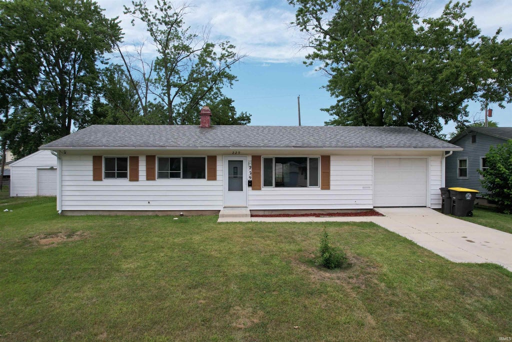 Photo of 229 Corwin Lane, Fort Wayne, IN 46816 (MLS # 202630069)