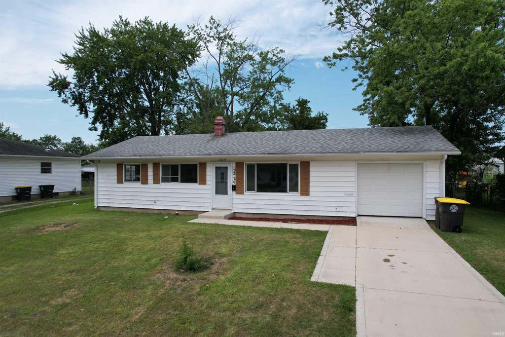 Photo of 229 Corwin Lane, Fort Wayne, IN 46816 (MLS # 202630069)