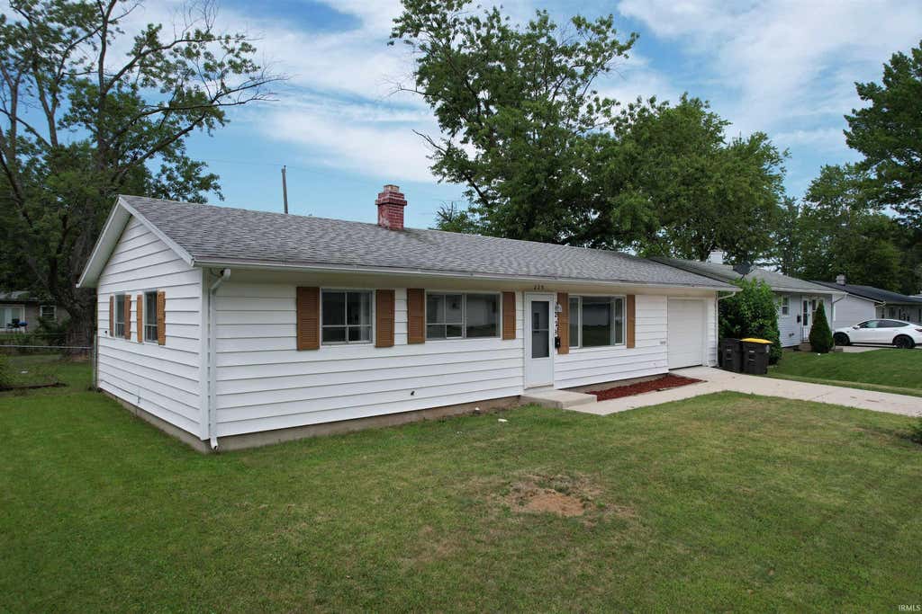 Photo of 229 Corwin Lane, Fort Wayne, IN 46816 (MLS # 202630069)