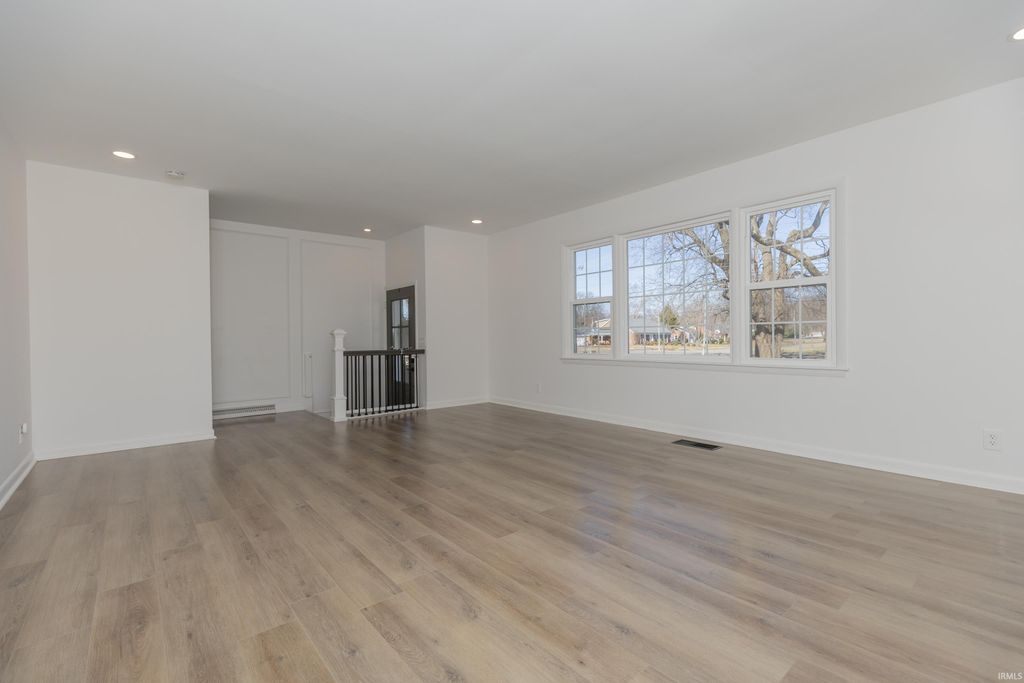 Photo of 5913 Washington Avenue, Evansville, IN 47715 (MLS # 202602386)