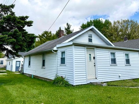 Photo of 408 W Centennial Avenue, Muncie, IN 47303 (MLS # 202618405)