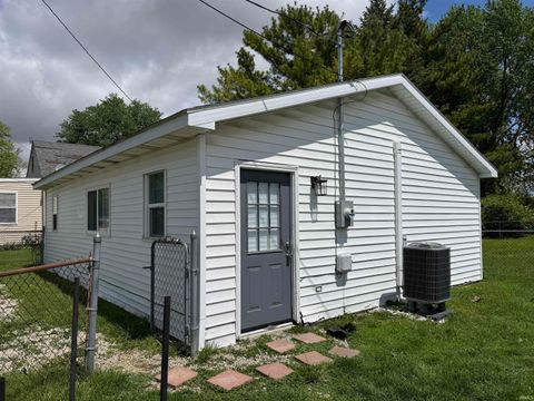 Tiny photo for 408 W Centennial Avenue, Muncie, IN 47303 (MLS # 202618405)