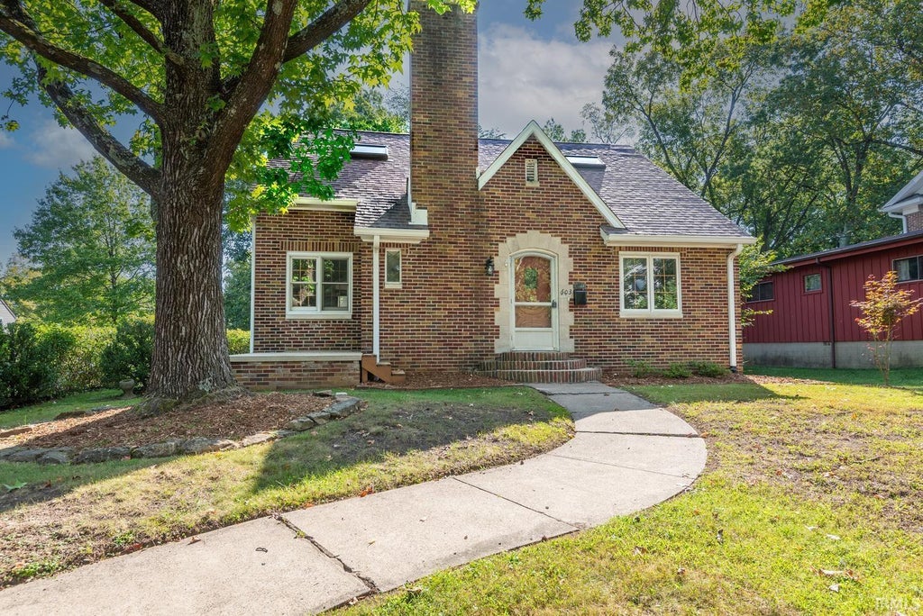 Photo of 603 S Eagleson Avenue, Bloomington, IN 47401 (MLS # 202639693)