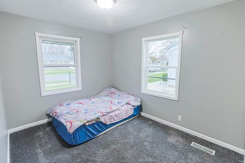 Tiny photo for 2122 N Elmer Street, South Bend, IN 46628 (MLS # 202612681)