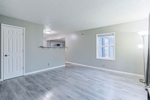 Tiny photo for 2122 N Elmer Street, South Bend, IN 46628 (MLS # 202612681)