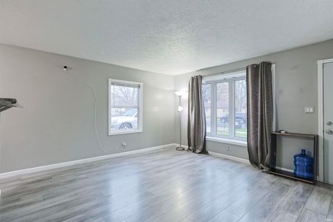 Tiny photo for 2122 N Elmer Street, South Bend, IN 46628 (MLS # 202612681)