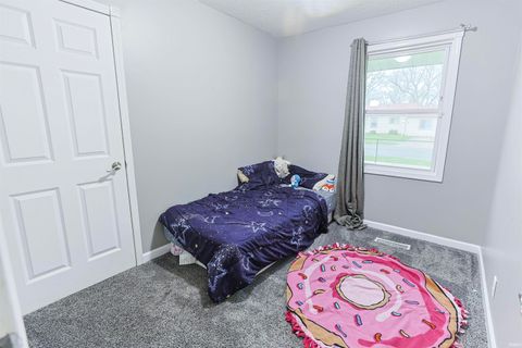 Tiny photo for 2122 N Elmer Street, South Bend, IN 46628 (MLS # 202612681)