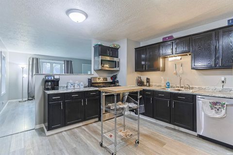 Tiny photo for 2122 N Elmer Street, South Bend, IN 46628 (MLS # 202612681)