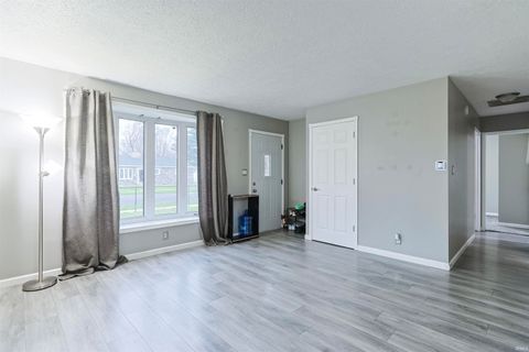 Tiny photo for 2122 N Elmer Street, South Bend, IN 46628 (MLS # 202612681)