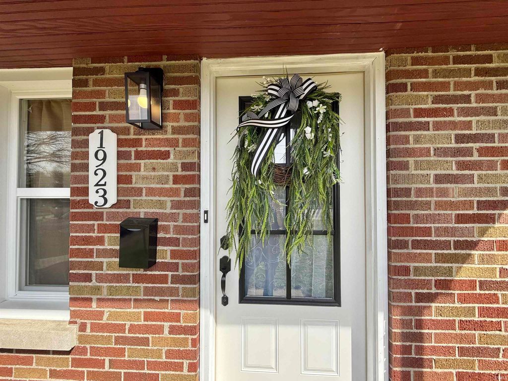 Photo of 1923 N Weinbach Avenue, Evansville, IN 47711 (MLS # 202611469)