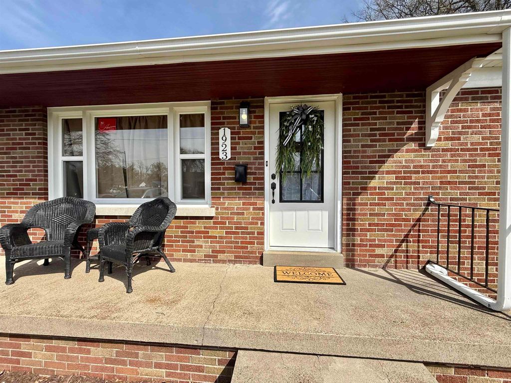 Photo of 1923 N Weinbach Avenue, Evansville, IN 47711 (MLS # 202611469)