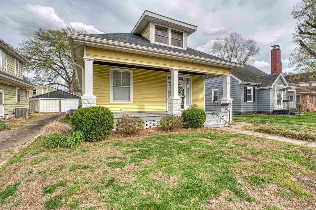 Photo of 1502 Hollywood Avenue, Evansville, IN 47712 (MLS # 202612185)