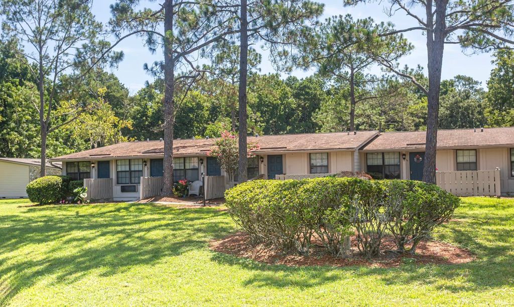 Photo of 2302 S Brandon Court, Bloomington, IN 47401 (MLS # 202619537)