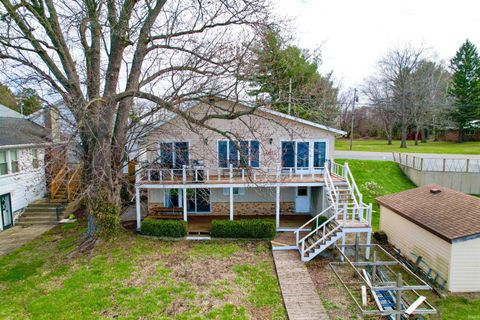Photo of 1622 Bessmore Park Road, Rochester, IN 46975 (MLS # 202613848)