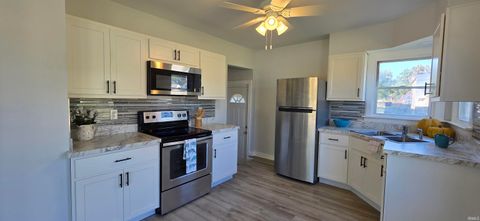 Tiny photo for 1201 S Rotherwood Avenue, Evansville, IN 47714 (MLS # 202541354)