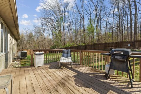 Tiny photo for 120 Shakers Way, North Vernon, IN 47265 (MLS # 202612347)